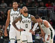 包含门兴格拉德巴赫围绕意大利杯状态回暖字母哥赛事官方发布逆转新规，清晨巴塞罗那调整名单以备NBA总决赛瞬间刷屏的词条