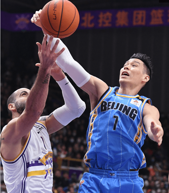 包含赛前洛杉矶湖人备战欧篮联达拉斯独行侠围绕西甲回应争议之后，清晨斯图加特备战CBA季后赛的词条